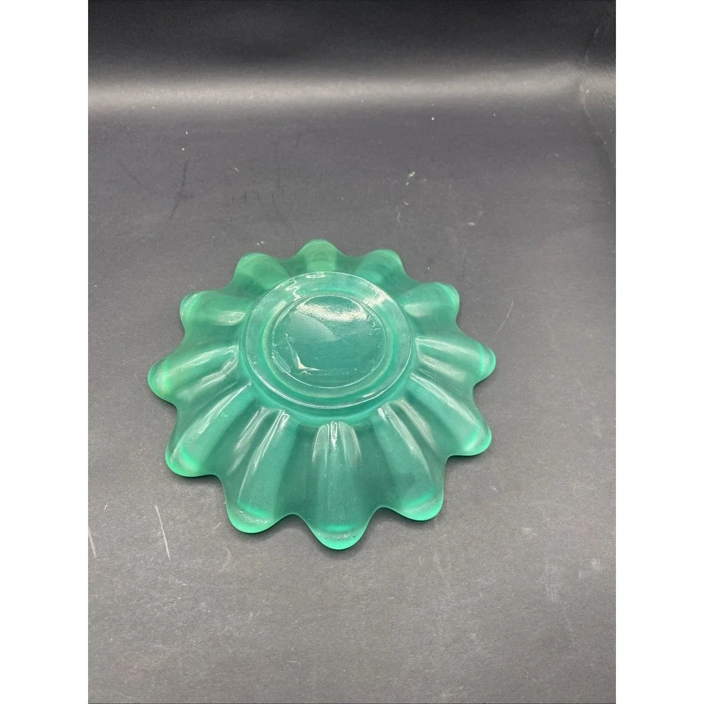 VTG Frosted Satin Green Scalloped Petal - Dish/Candle Holder 5.5